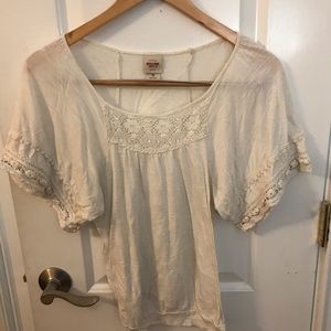 Crochet trim t shirt blouse